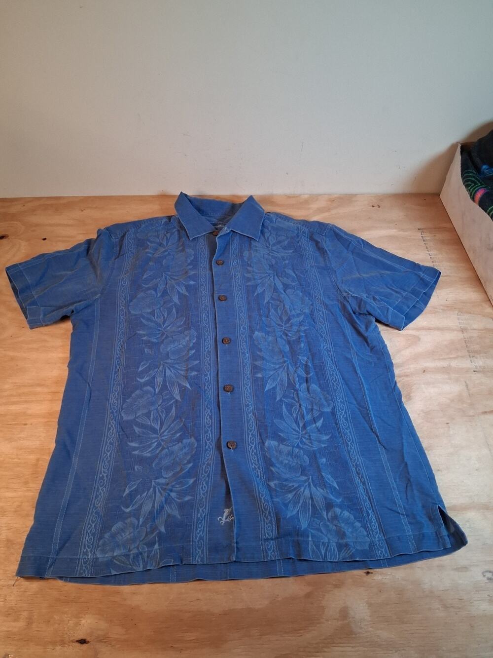 Tommy Bahama Hawaiian Shirt Mens Sz L Blue Original Fit Silk Blend Camp Pocket
